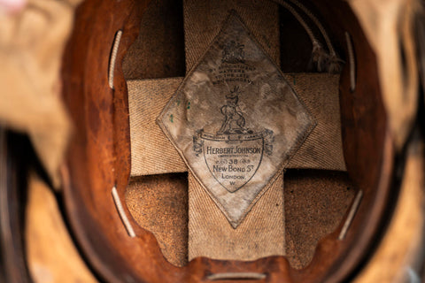 Original Phil Hill 1958 racing helmet. / Casco originale da corsa Phil Hill 1958