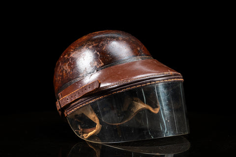 Vintage Phil Hill F1 helmet from 1958. / Casco vintage F1 Phil Hill del 1958