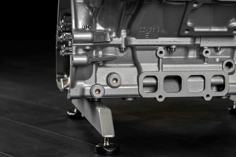 1070 - Ferrari V8 Sectioned Engine Table