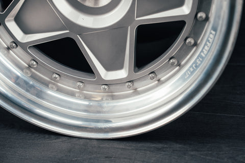 1146 - Ferrari F40 Rear Wheels