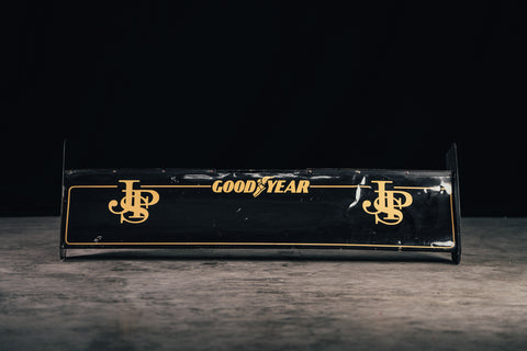 Lotus 81B front wing, driven by Mario Andretti and Elio De Angelis. / Ala anteriore Lotus 81B, guidata da Mario Andretti e Elio De Angelis