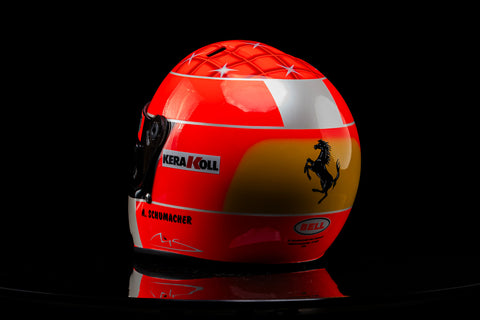 Michael Schumacher’s 2000 helmet replica. / replica del casco 2000 di Michael Schumacher