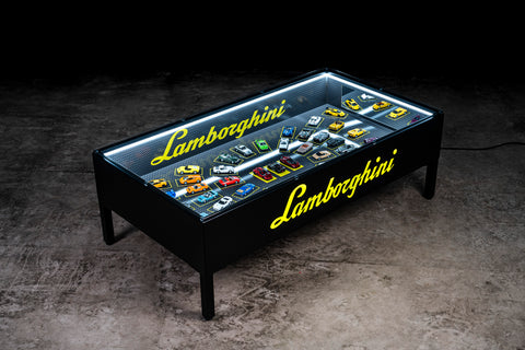 Unique Lamborghini display table with scale cars. / Tavolo espositivo unico con modellini Lamborghini
