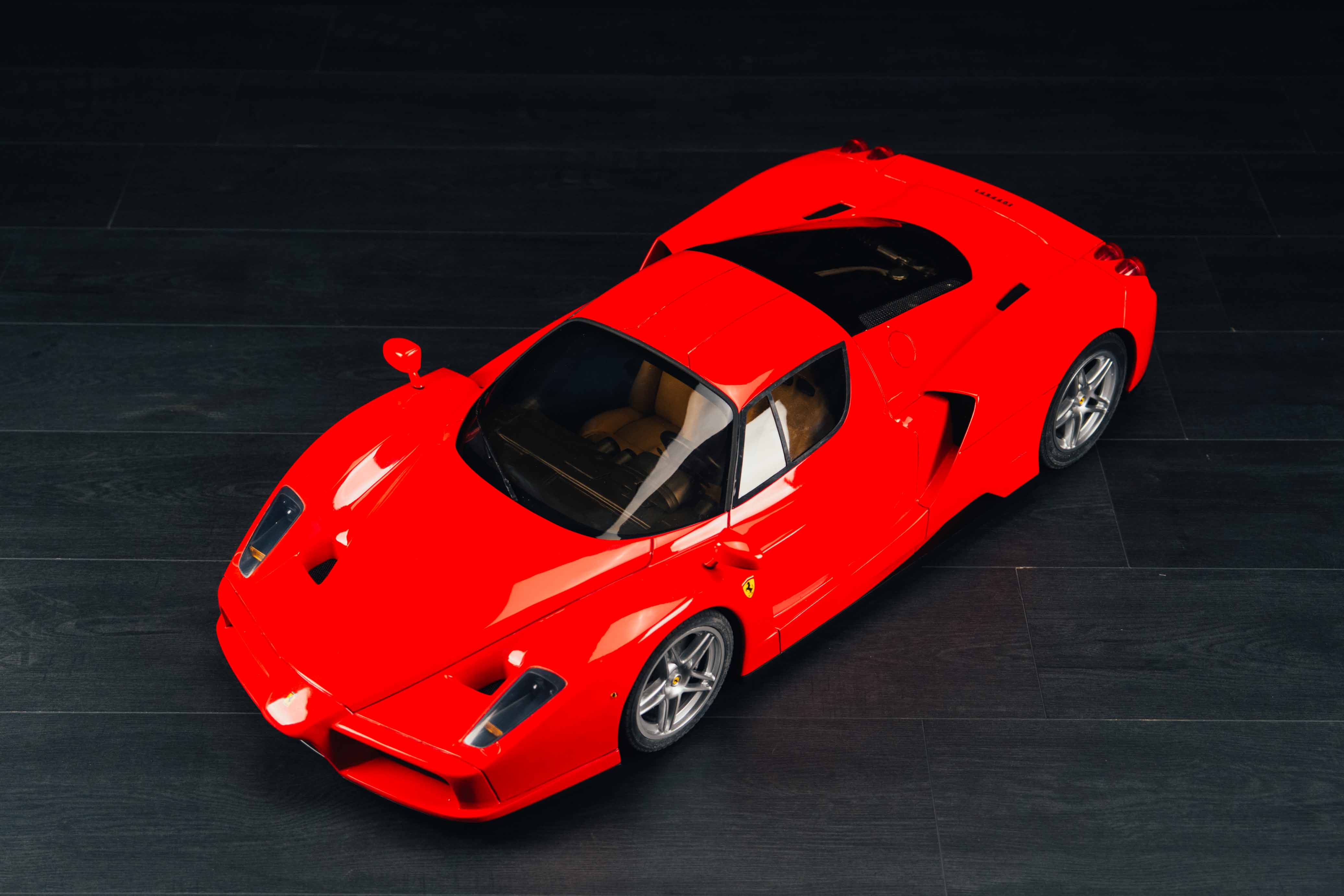 【大幅お値引き‼︎】フェラーリ Enzo Ferrari 1/10スケール フェラーリ・エンツォ スケール1:5 モデルカー Sport Models by Halmo