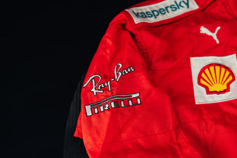 1136 - Ferrari Mechanic Suit and Helmet