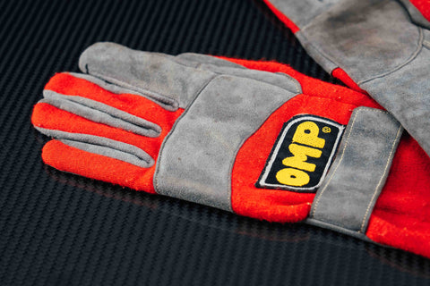 1088 - Nigel Mansell 1990 signed gloves