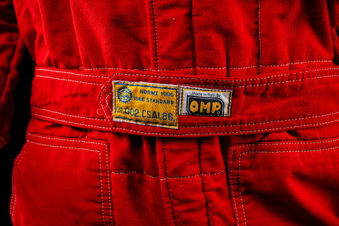 Rare Gerhard Berger Ferrari suit, perfect for collectors. / Rara tuta Ferrari di Gerhard Berger, perfetta per collezionisti