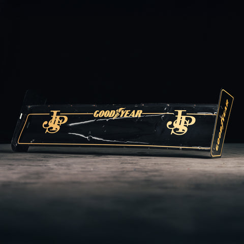 Lotus 81B front wing, original Formula 1 part from 1980. / Ala anteriore Lotus 81B, parte originale F1 del 1980