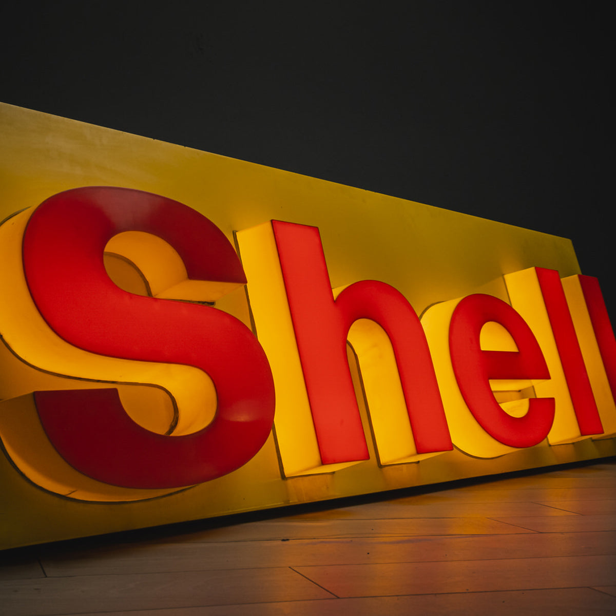 Shell Illuminated Sign by Halmo – Halmo Automobilia